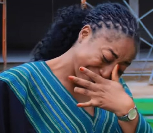 Ameli Bengono Qui Ne Retient Pas Ses Larmes