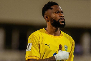 Il est suspendu après avoir écopé de deux cartons jaunes