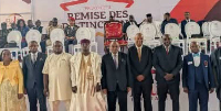 Des collaborateurs de Belife Insurance reçoivent leurs médailles du travail à Douala