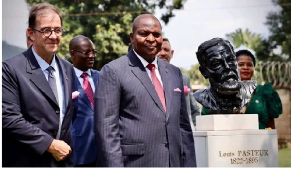 l’Ambassade de France à Bangui  et Touadera