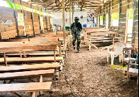 Les soldats sont arrivés sur les lieux