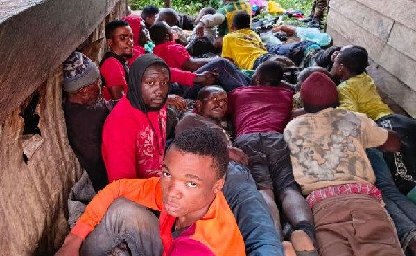 Les anciens otages ont été conduits au poste de commandement