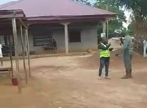 Bagarre Filmee Entre Gendarmes Et Civil