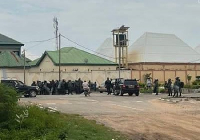 La maison de Issa Tchiroma encerclée par des gendarmes