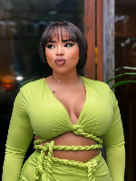 Tensions au quartier Bonamoussadi : Blanche Bailly et une femme offrent un cinéma cadeau