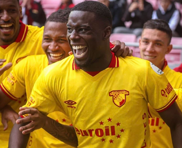 Göztepe a arraché l’égalisation sur penalty à la 90e minute après avoir encaissé deux buts en 11 mn