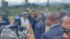 Cette visite fait suite à celle effectuée par Dion Ngute le 28 septembre à Buea