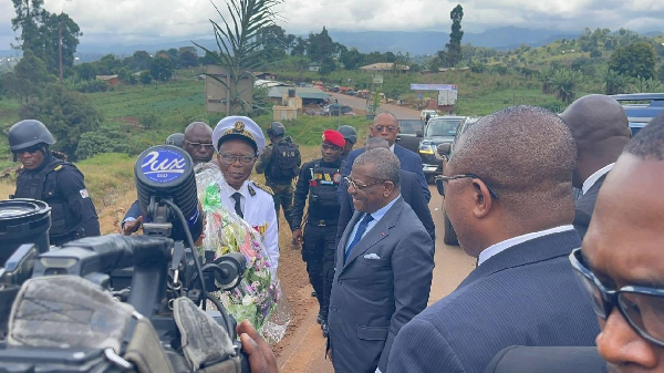 Cette visite fait suite à celle effectuée par Dion Ngute le 28 septembre à Buea