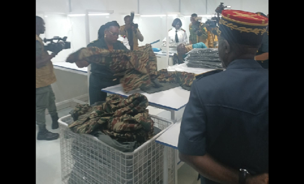 L'armée camerounaise inaugure sa propre usine de fabrication de tenues militaires