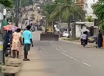 L'accident d'un Caterpillar sans freins filmé en plein quartier de Douala