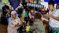 L’actrice Josette Kwanya dans une scène de La Maison du vent, film camerounais présenté à Venise