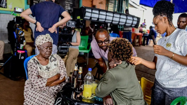 L’actrice Josette Kwanya dans une scène de La Maison du vent, film camerounais présenté à Venise