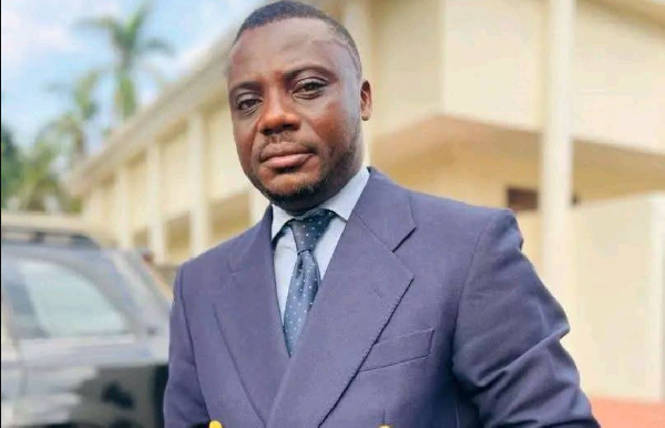 Il laisse derrière lui une femme d’une fille