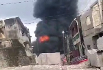 Grosse panique : une grande usine prend feu à Douala