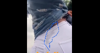 La femme a senti le liquide chaud et gluant sur elle