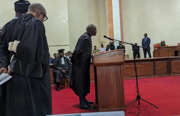 L'avocat de Theiller en train de démonter les avocats de Paul Biya devant le Conseil