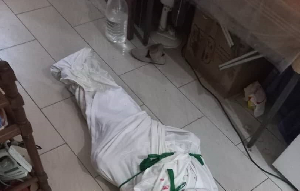 Corps Emballe Dans Un Drap