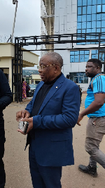DIRECT: dépôt de la candidature surprise de Maurice Kamto