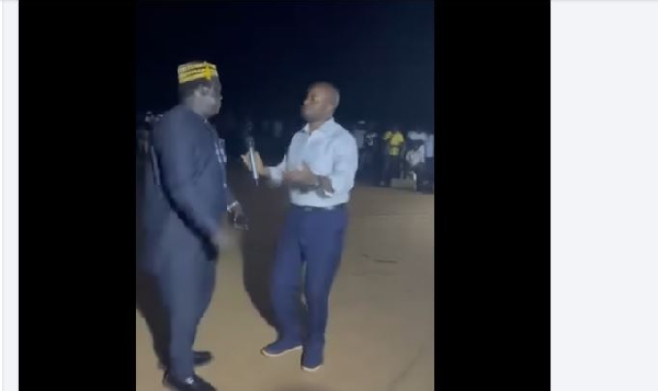 Dr Philosophe Fridolin Nké en train de battre campagne pour Biya