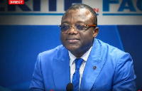 La première ligne de fracture qu'Oko trace est celle qui sépare l'État du RDPC