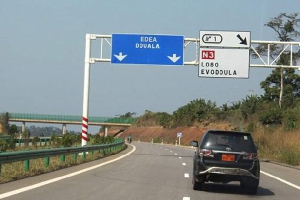 Une grande route