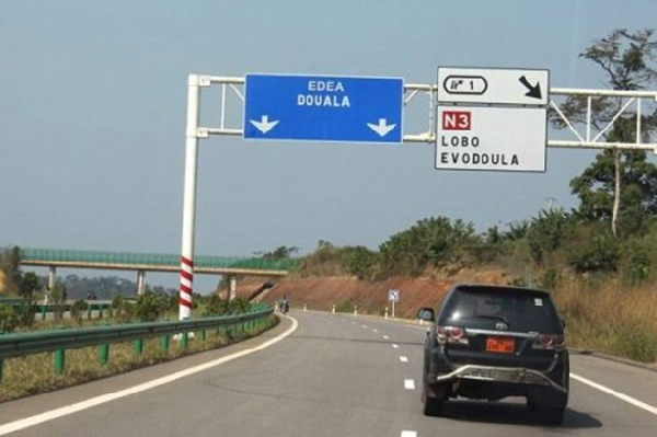 Une grande route