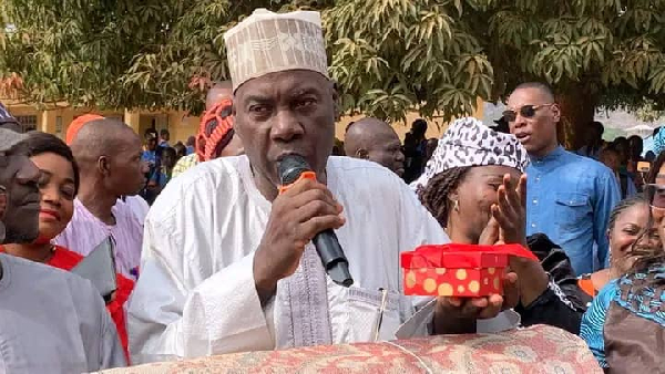 Le proviseur Yassirou Ismaela part en retraite