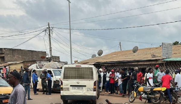 Les malfrats qui n’ont pas eu le temps de descendre de leurs motos