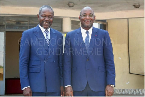 Mbah Eric Mbah avec le patron de la gendarmerie