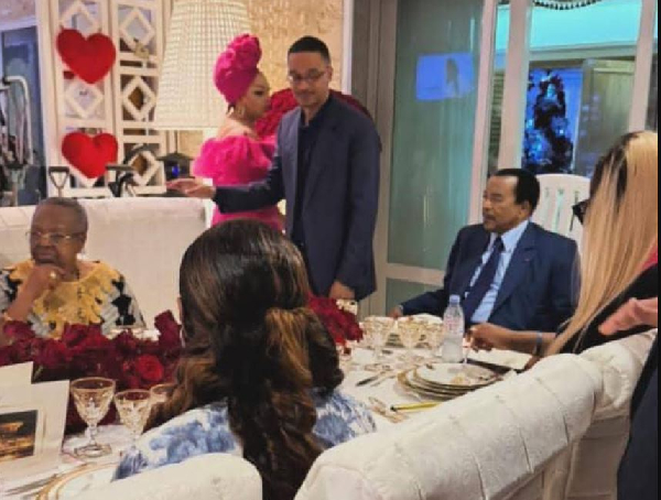 Ferdinand Ngoh Ngoh, a été placé parmi les autres invités, à distance de Paul Biya