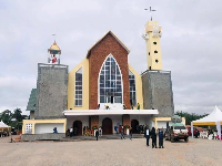 Un ministre de Biya offre une cathédrale de 800 millions à son village