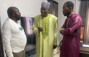Des cadres du MRC chez Issa Tchiroma Bakary