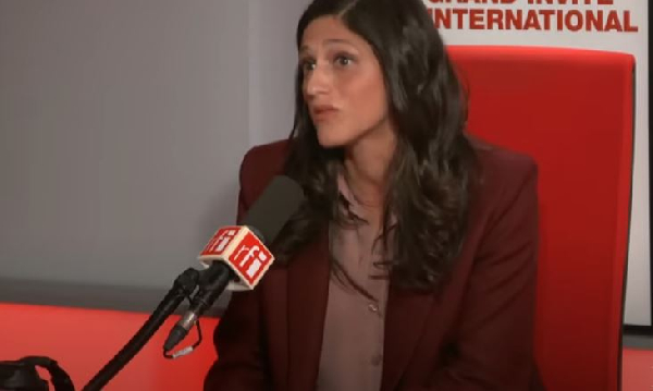 Mme Éléonore Caroit