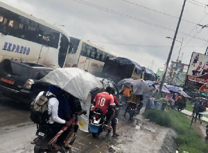 Un homme blessé meurt après des heures d'attente d'embouteillage à Douala