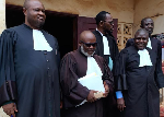 Le président du tribunal a précisé qu’il examinerait l’affaire dans sa globalité