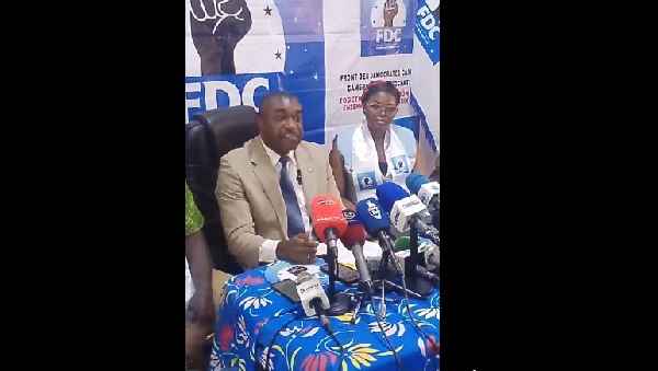 Conférence de presse de Dénis Emilien Atangana