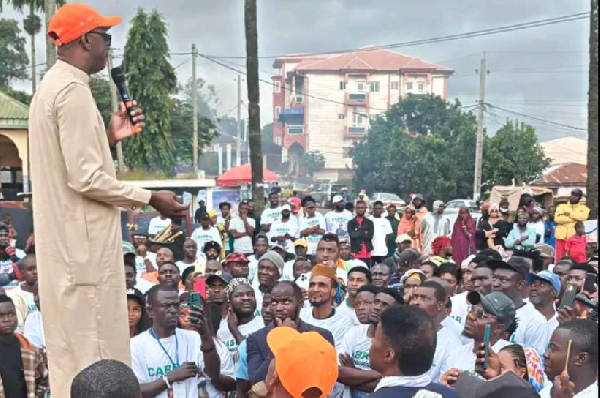 Cabral Libii en meeting