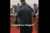 Affaire Léopold Bessiping : le gouvernement s'engage à régulariser la situation de l'enseignant retr