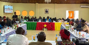 Conseillers municipaux réunis pendant une session de la Communauté urbaine de Bafoussam