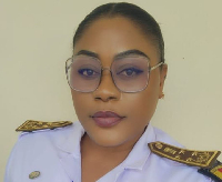 Elle est nantie de plusieurs diplômes de formation