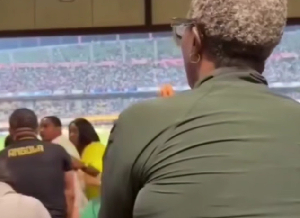Eto'o Altercation En Tribunes.png