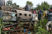 Le conducteur du camion et un motocycliste se sont tragiquement retrouvés coincés