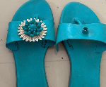 'Mon mari me demande de lui rendre la chaussure qu'il m'avait offerte'