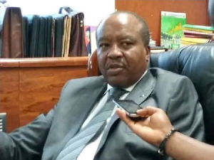 Il est par ailleurs l'auteur de plusieurs ouvrages de référence en Économie