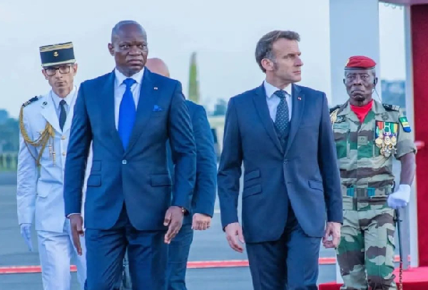 Macron au Gabon pour une visite de deux jours