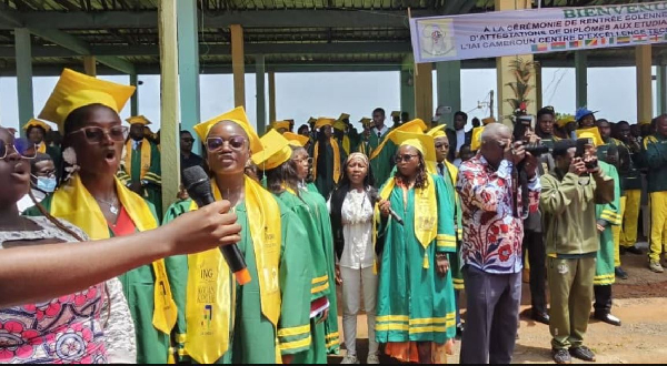Diplômés de l’Institut africain d’informatique lors de la cérémonie à Nkolanga
