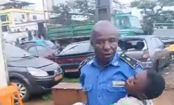 Arrestation de la femme