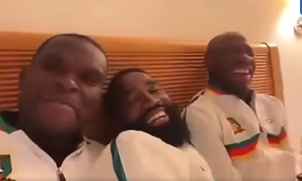 Moumi Ngamaleu et ses coéquipiers