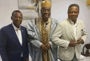 Issa Tchiroma Bakary et des responsables politiques