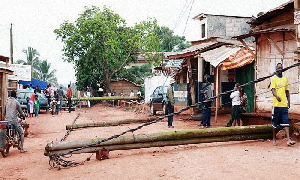 Cameroun Attention Poteaux